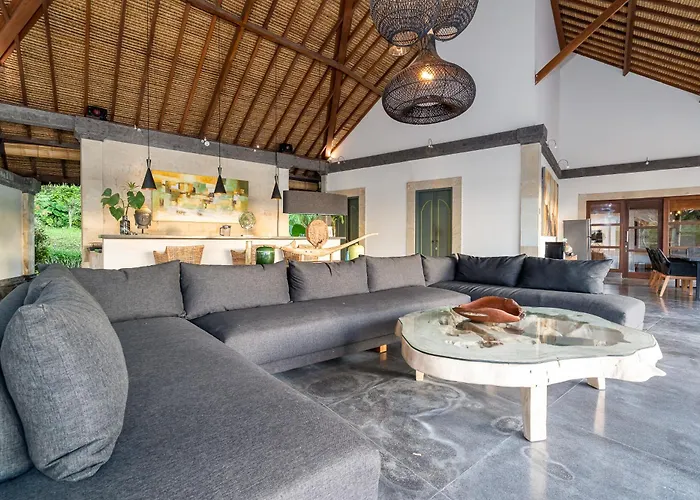 Villa Themma Jungle - Sumptuous 3br Luxury With Majestic Jungle View In North Of Ubud