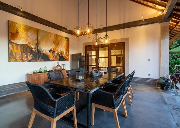 Villa Themma Jungle - Sumptuous 3br Luxury With Majestic Jungle View In North Of Ubud